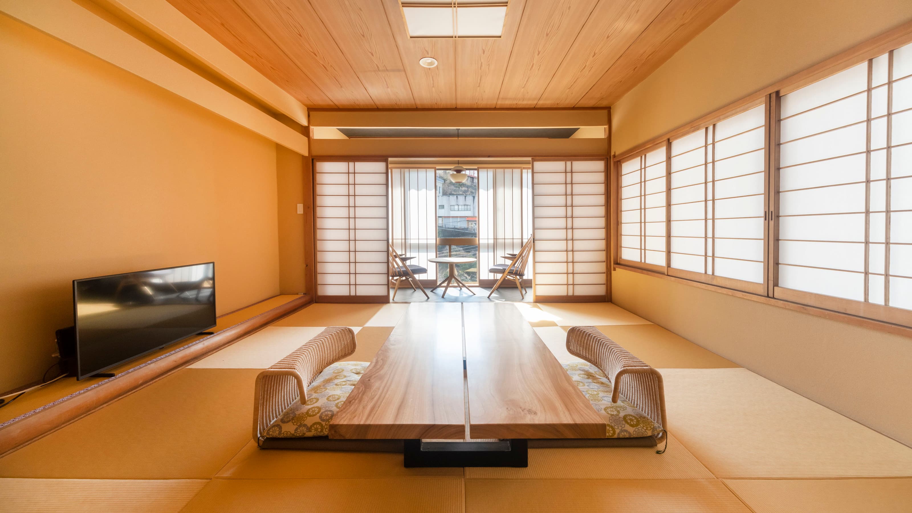 Standard Japanese-style room (10 tatami mats)