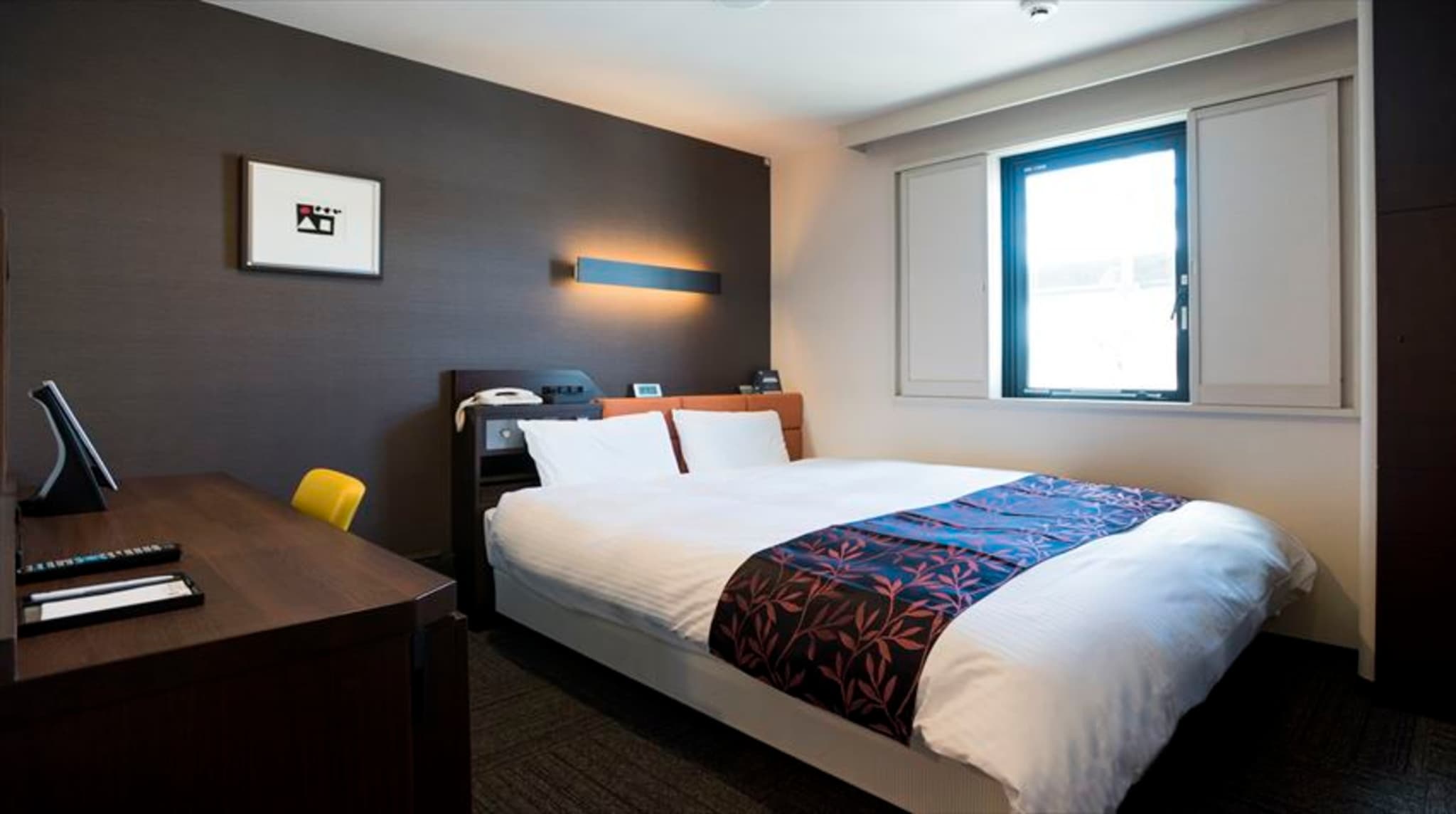 Queen room