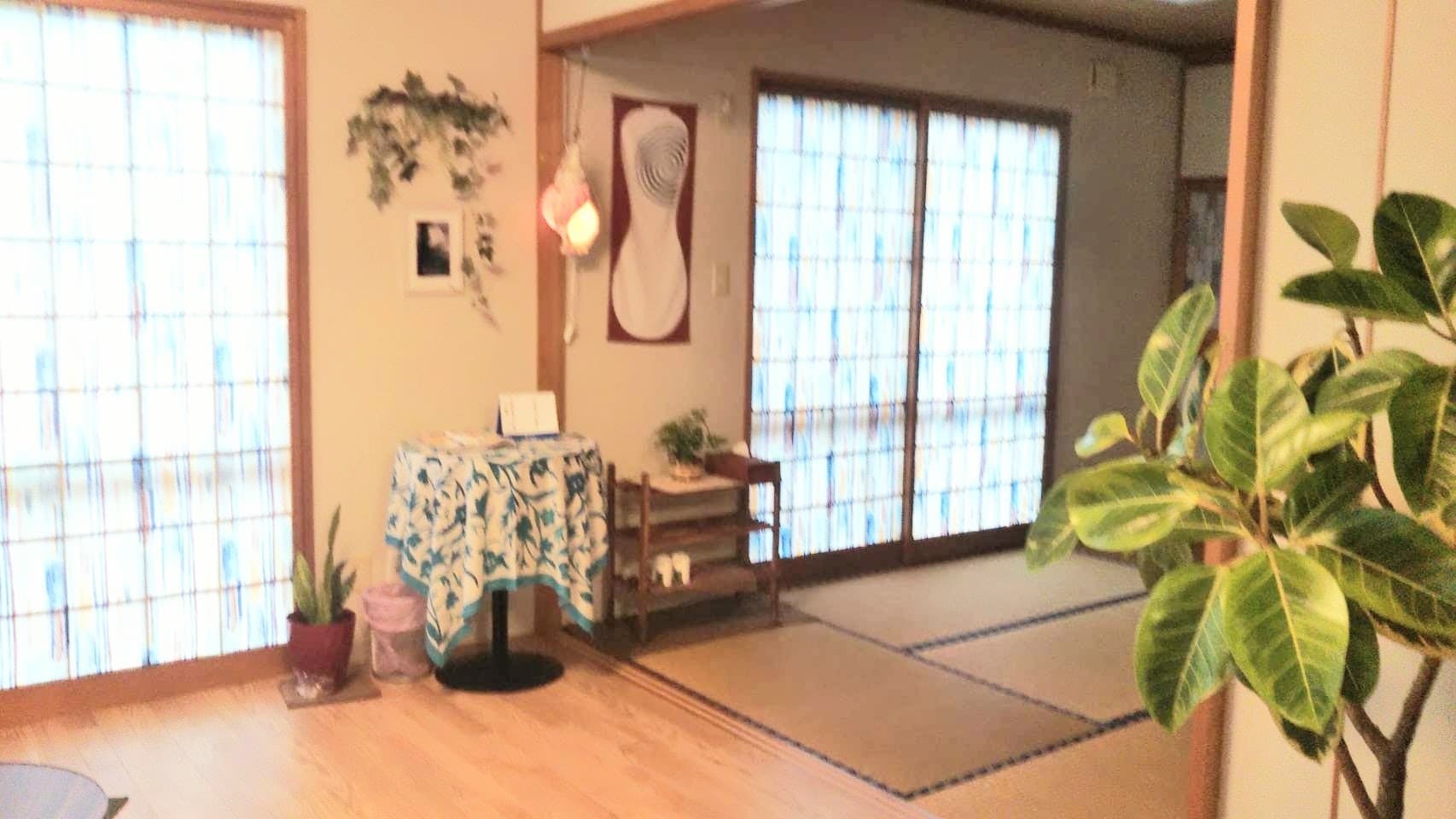 Relaxing time with everyone in the Japanese-style room