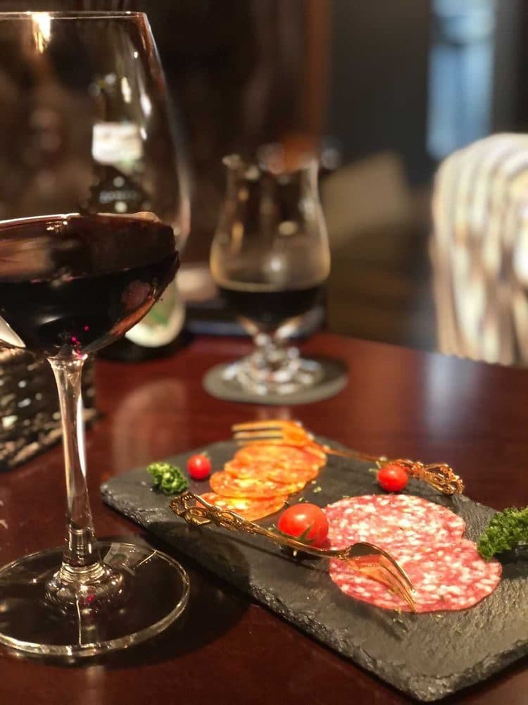 楼下是店主的葡萄酒咖啡馆