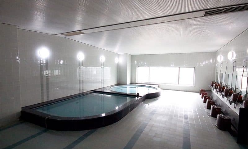 Large bath & sauna