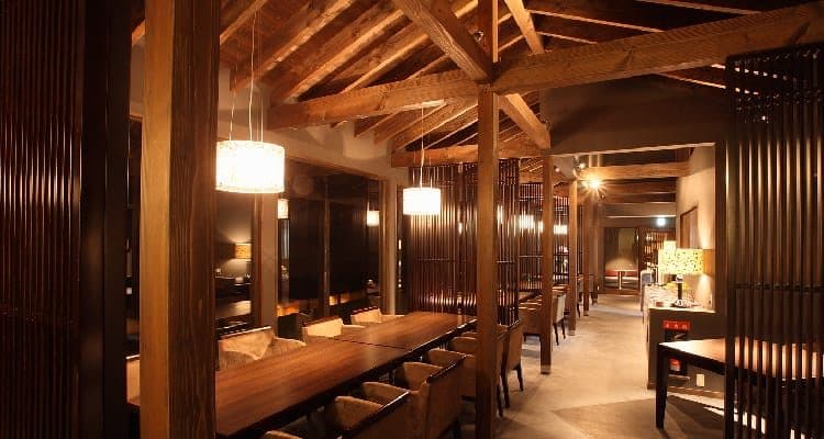Farm-to-table seasonal cuisine