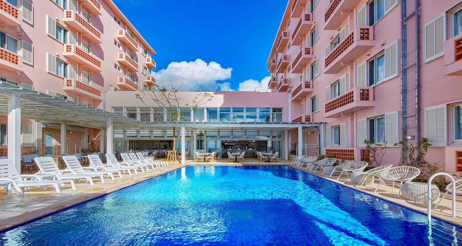 Free outdoor pool