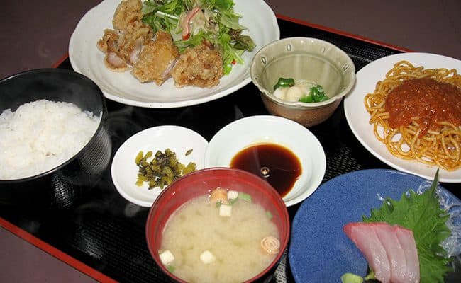 以日式为主的早晚餐