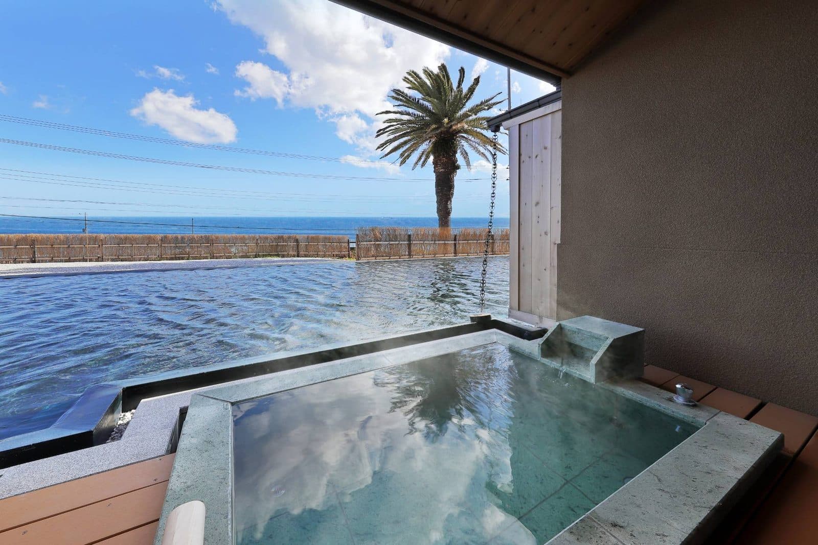 Private open-air baths facing the sea