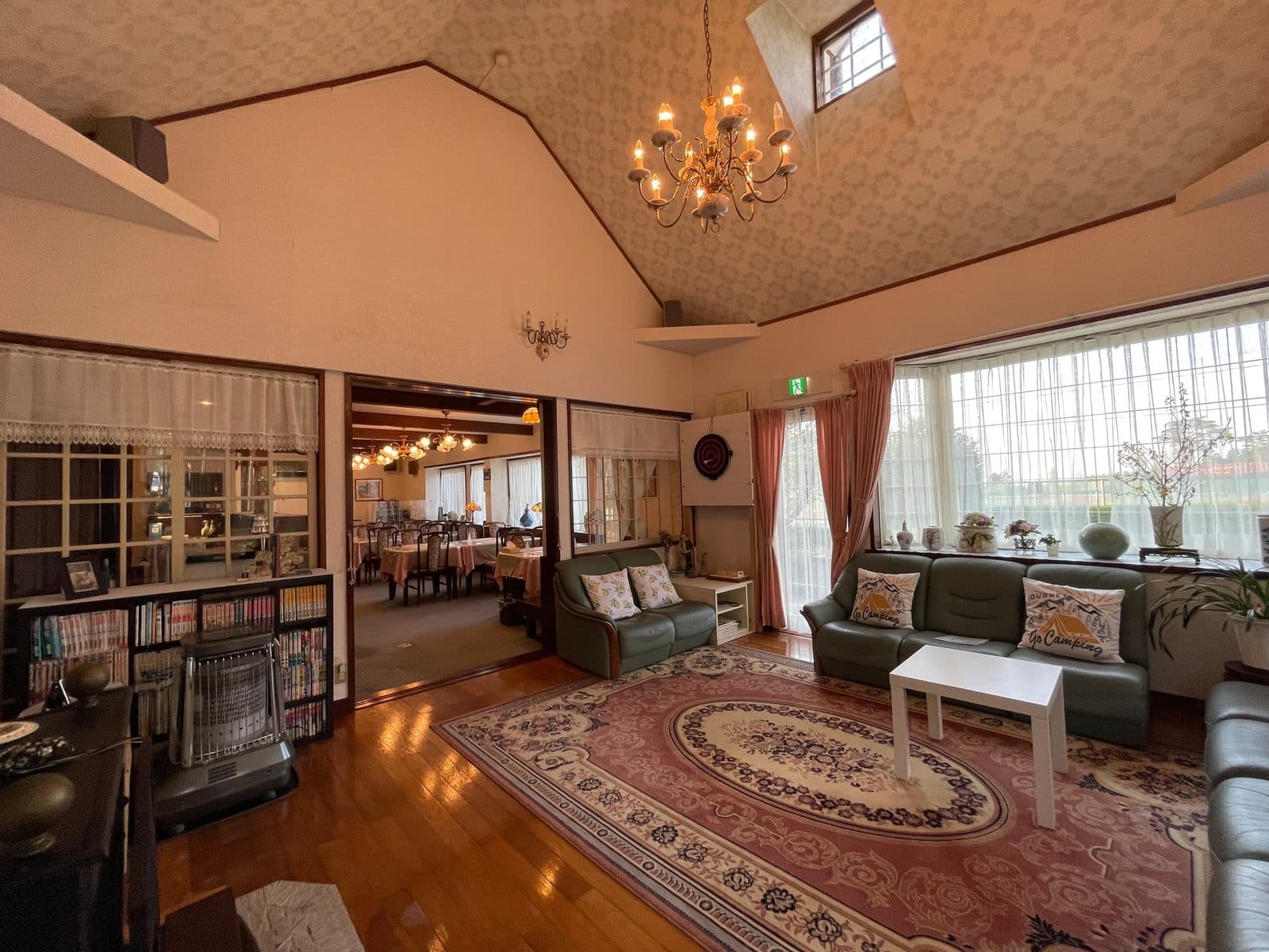 Fireplace lounge