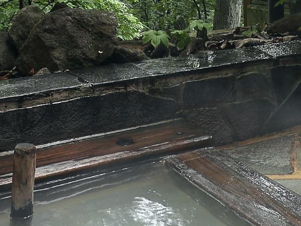 100% free-flowing spring