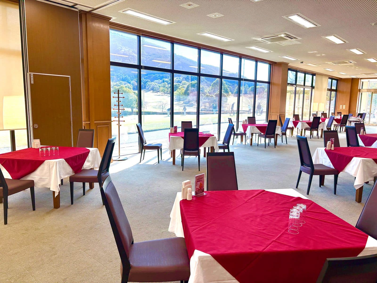 Course-view restaurant