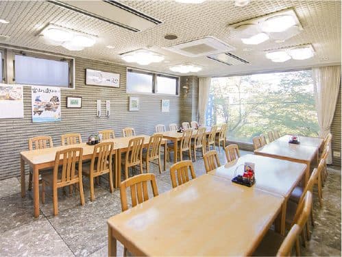 강을 바라보는 가정식 식당
