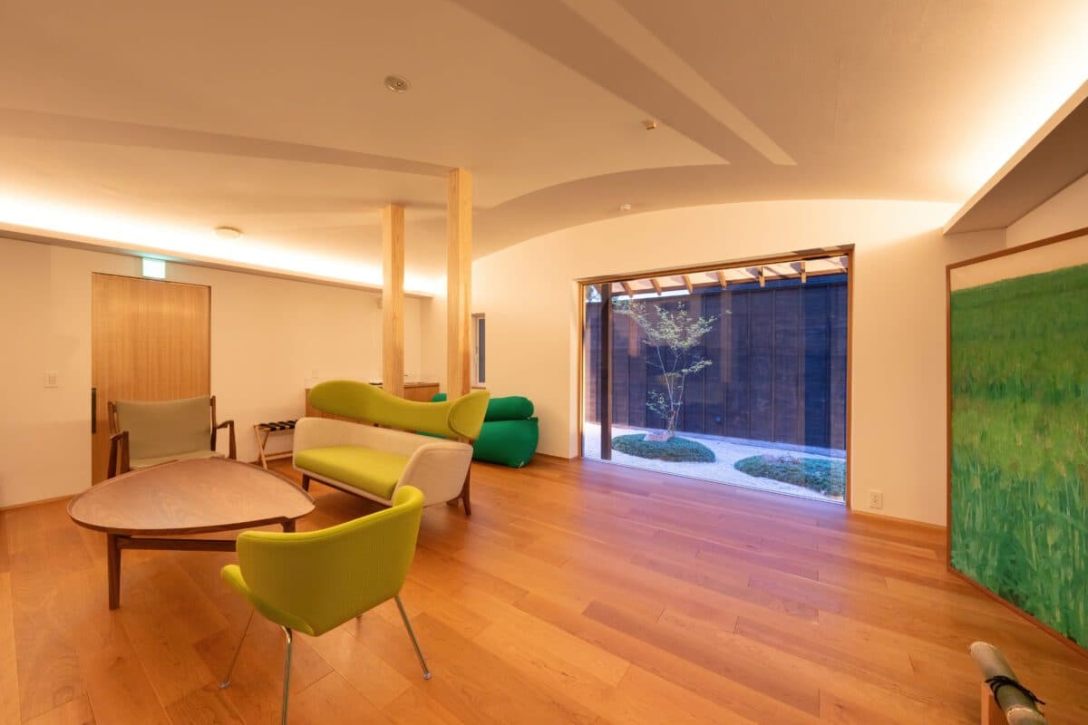 Art and furniture per room
