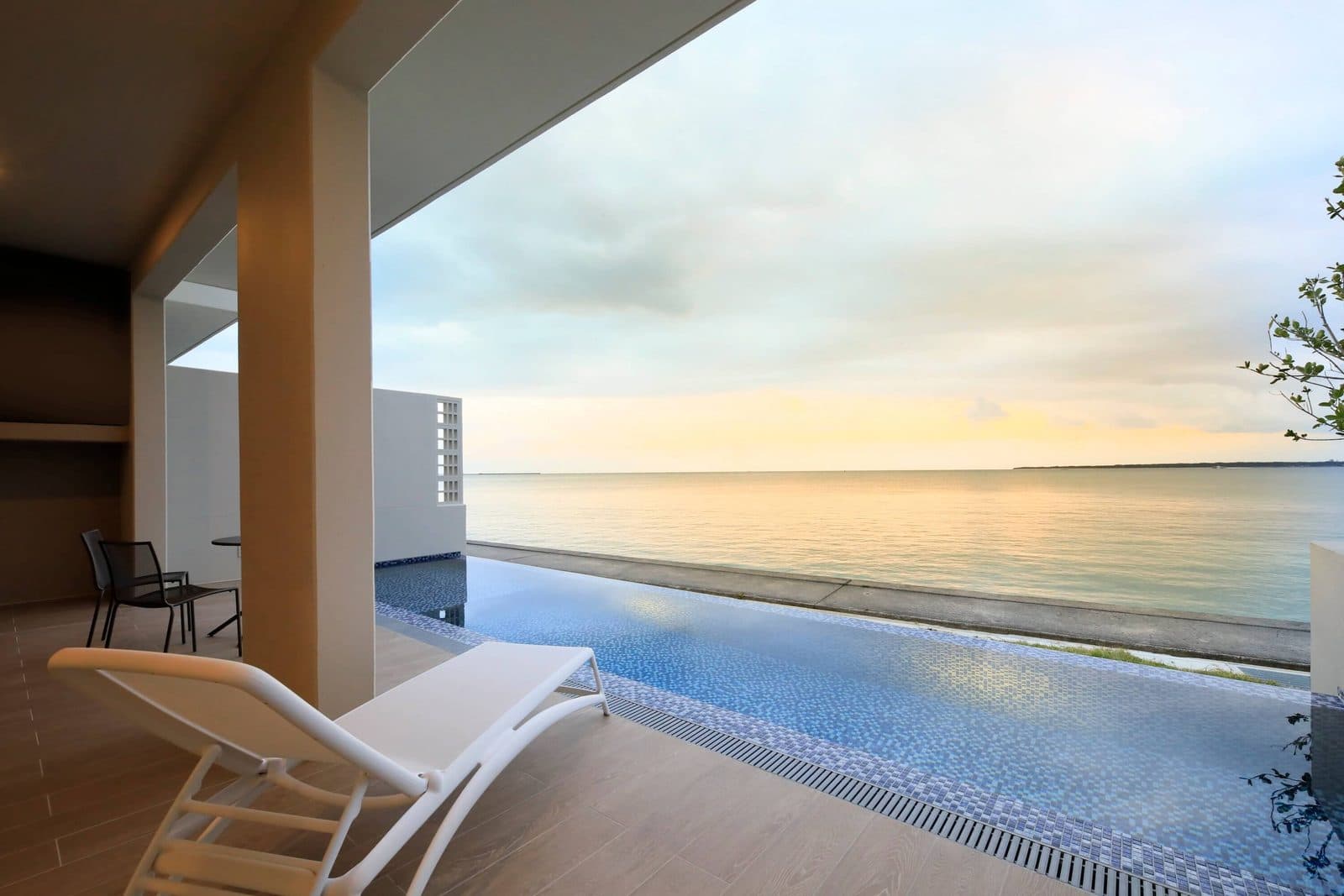 Private pools on the ground floor