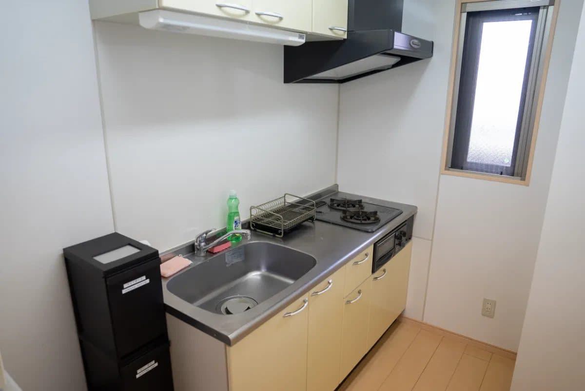 Kitchen and bathtub