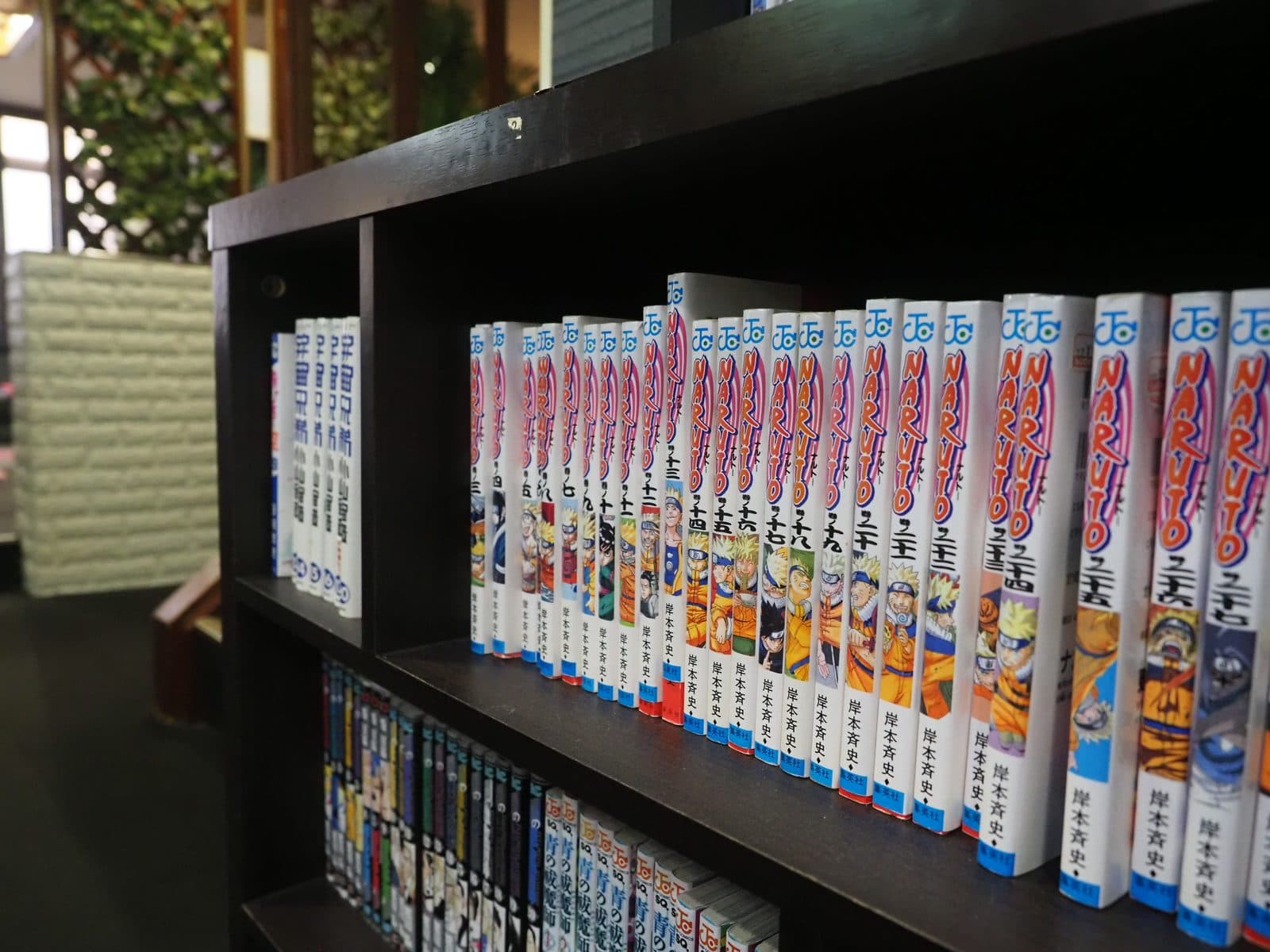 Lounge with manga