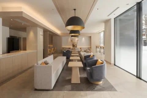 Guests-only lounge