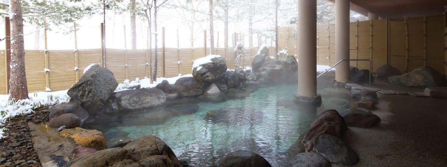 Bear-legend open-air bath