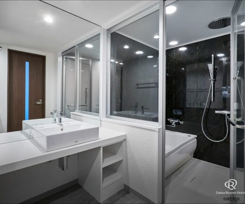 Separate bath and toilet