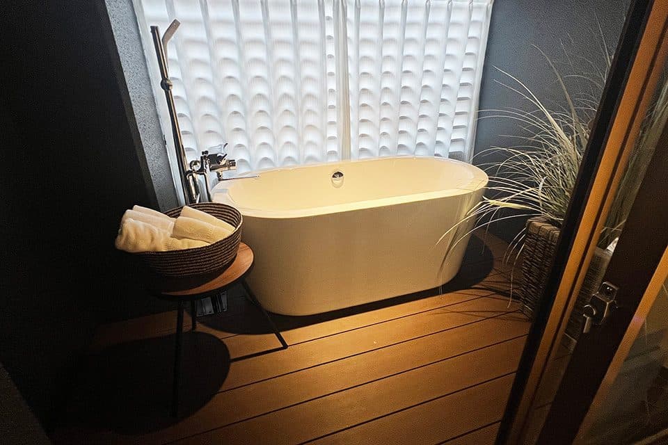 Terrace semi-open-air baths