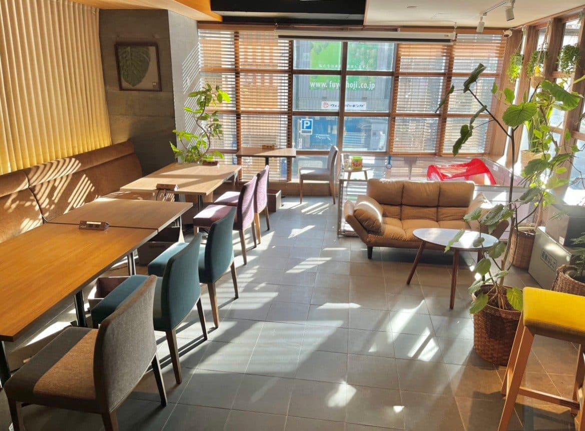 2F café with kids' space