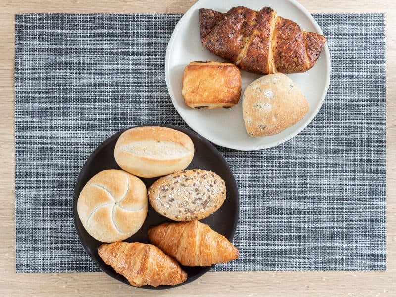 Free fresh-bread breakfast