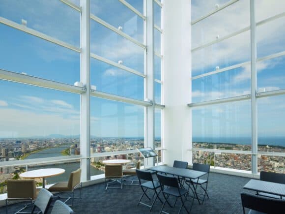31st-floor panorama deck