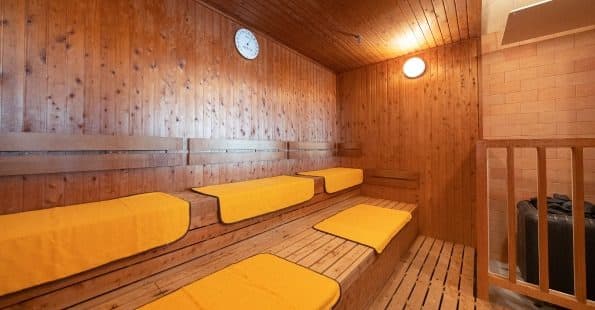 Free-flowing hot springs & sauna