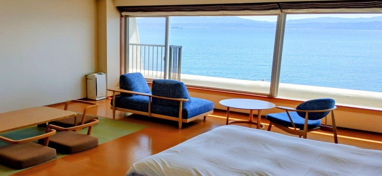 海景与山景客房共56间