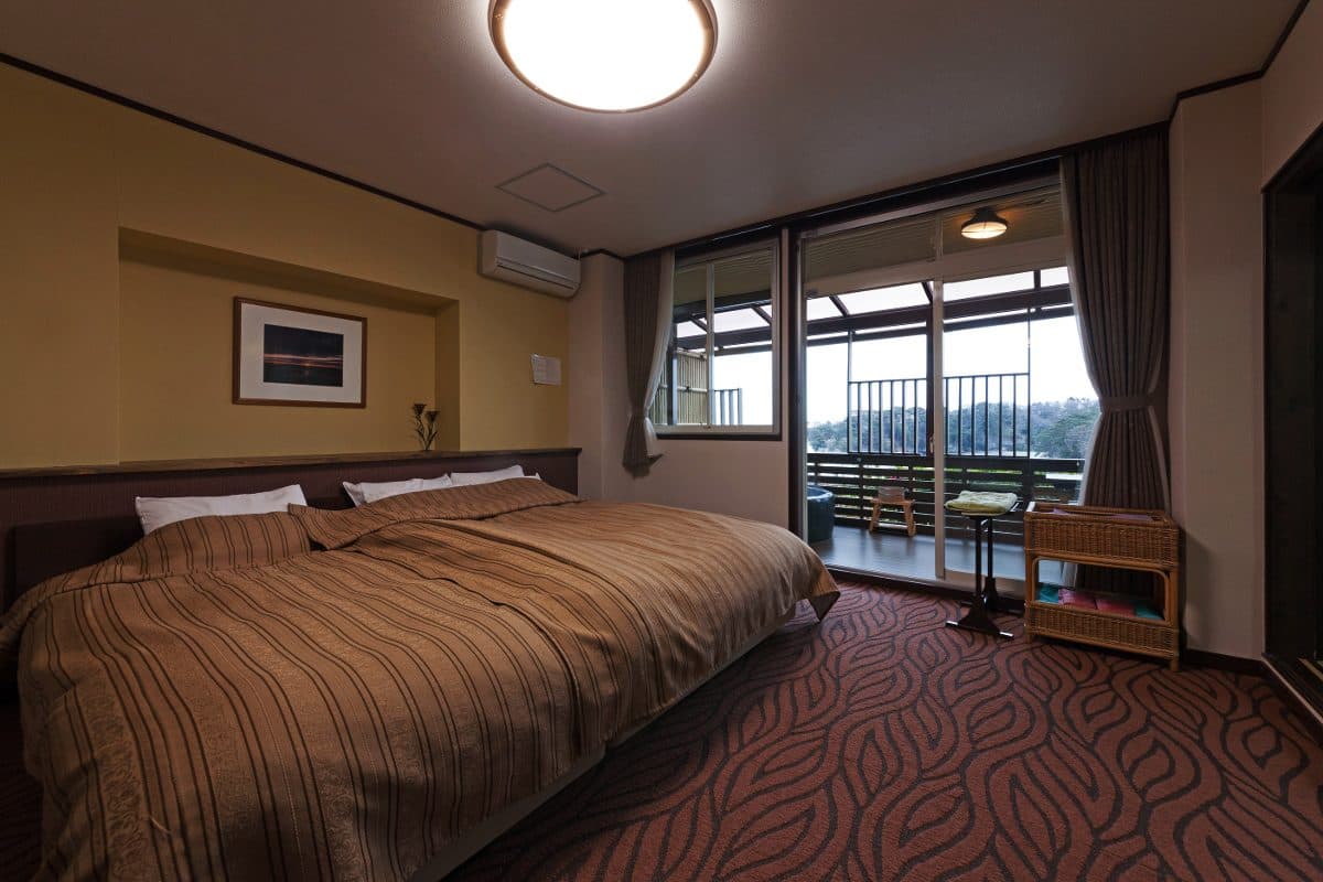 Special rooms with private baths