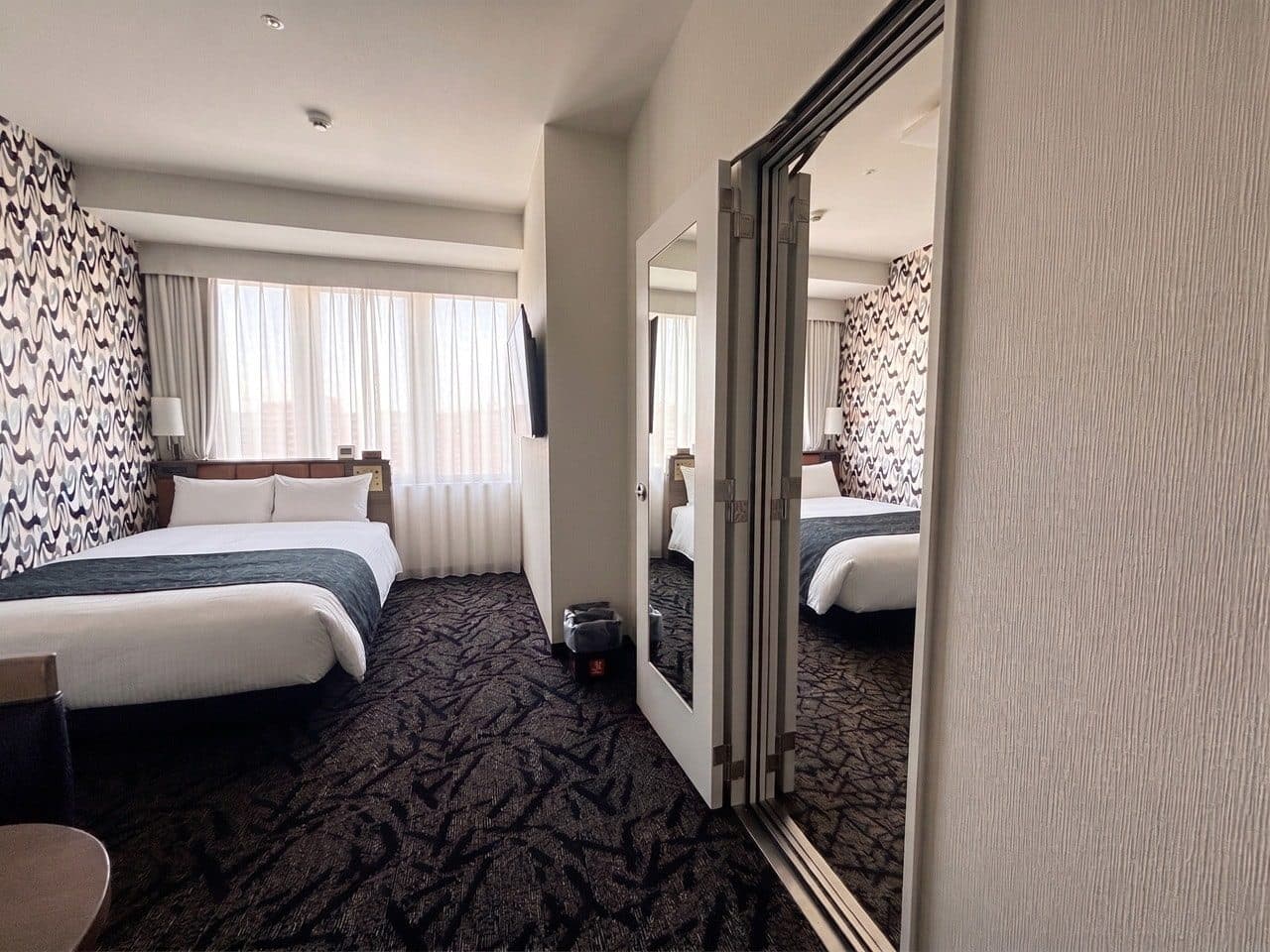 Connecting rooms for families