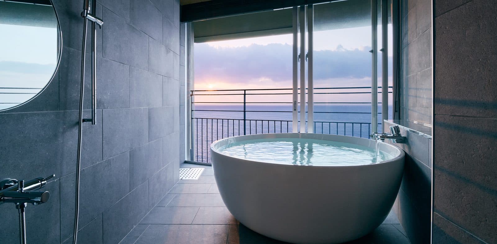 Onsen Suite with view bath