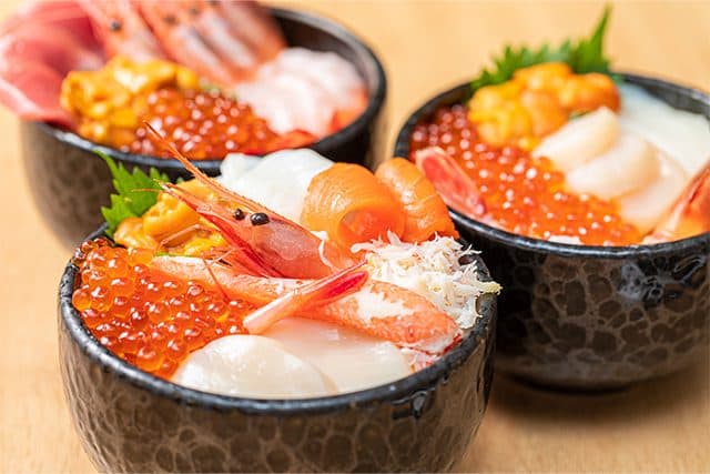 朝市里吃早餐
