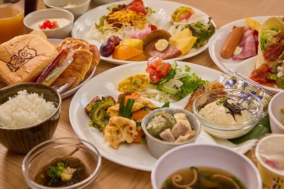 Island-style breakfast buffet