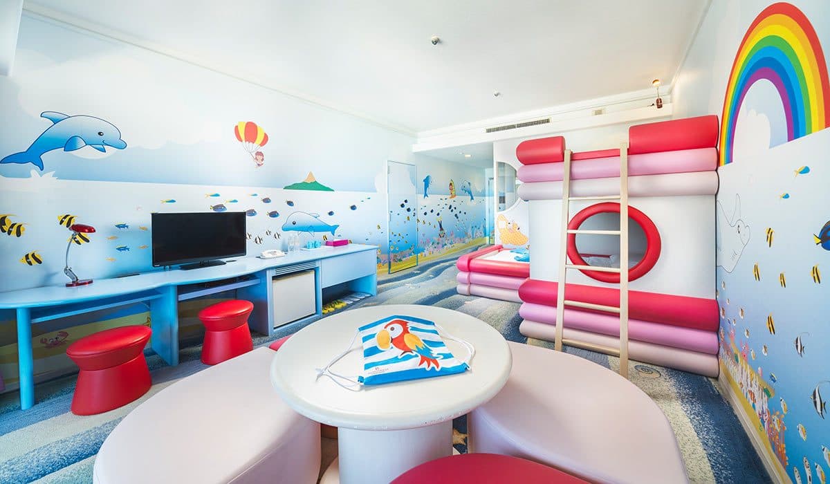 Dolphin-themed Flipper's rooms