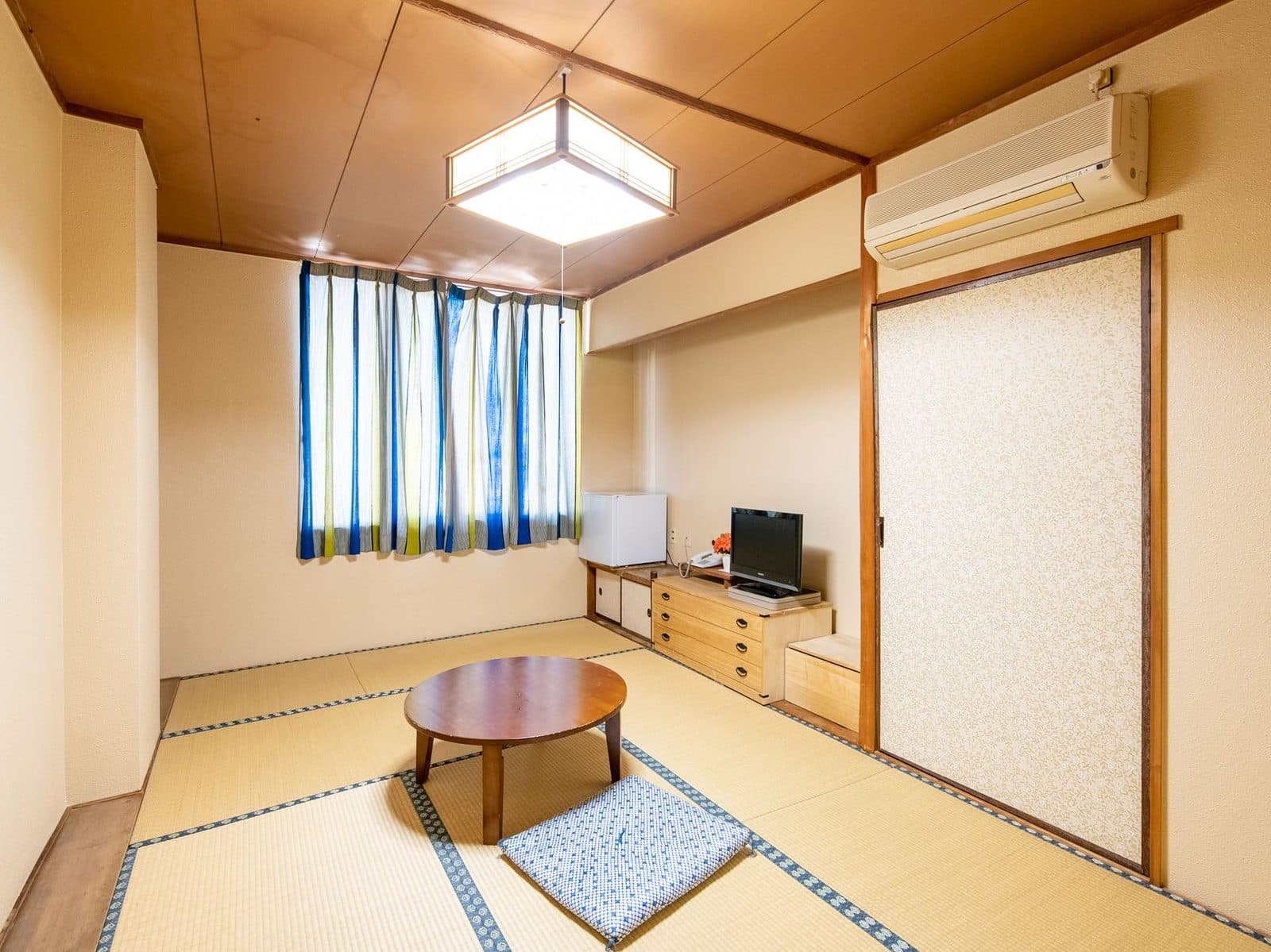 Free parking & tatami rooms