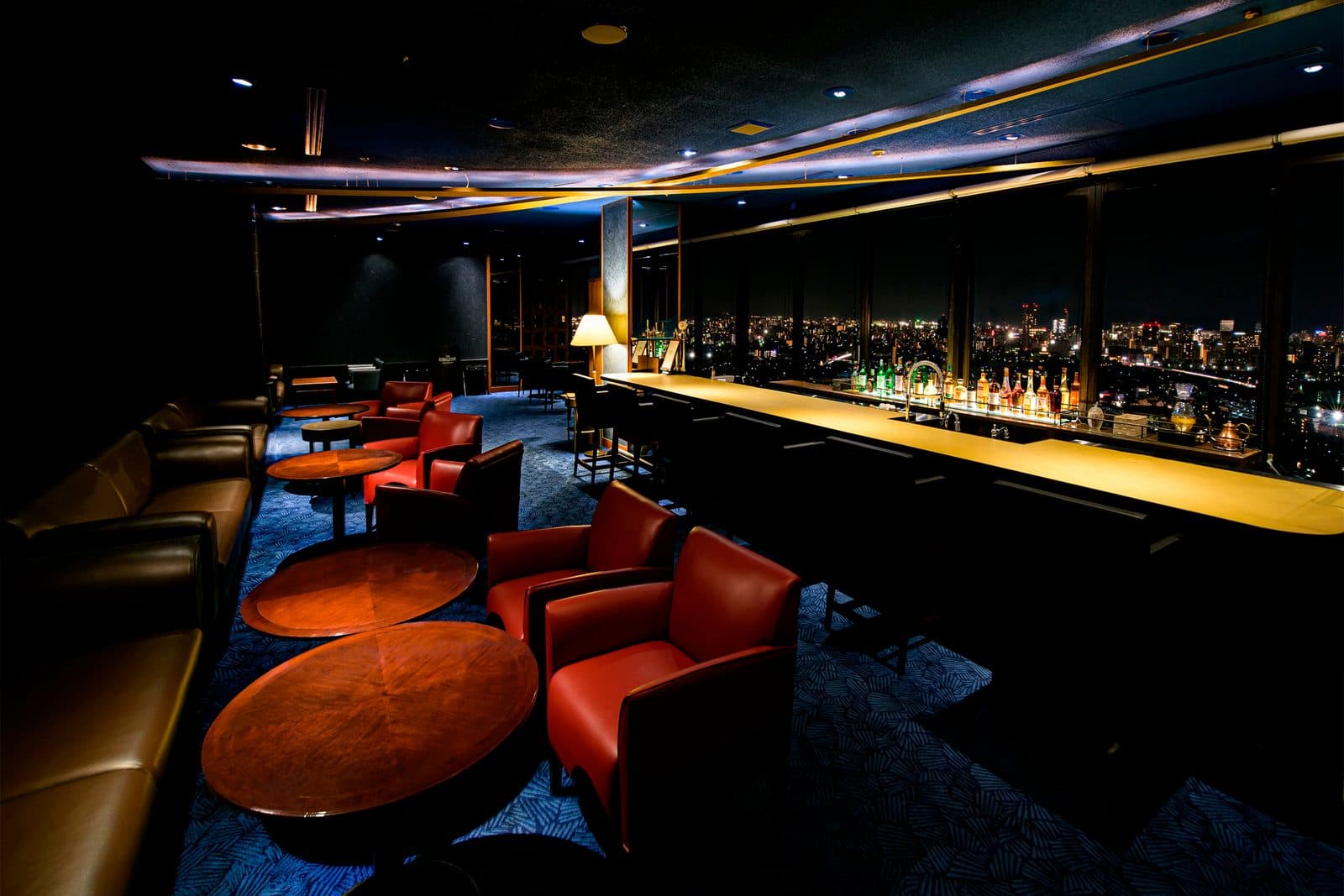 Top-floor dining & bar