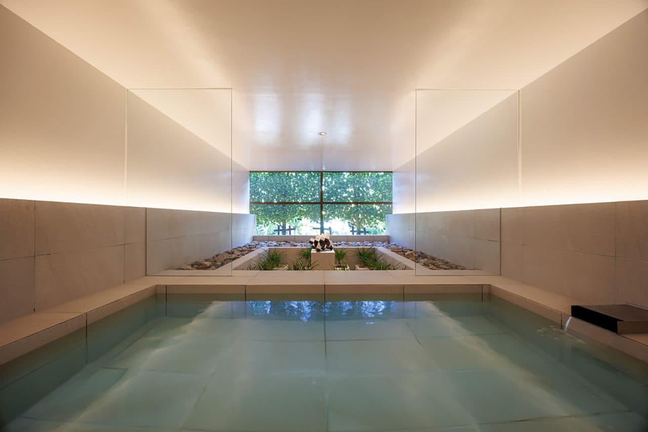 Private bath by the Pacific