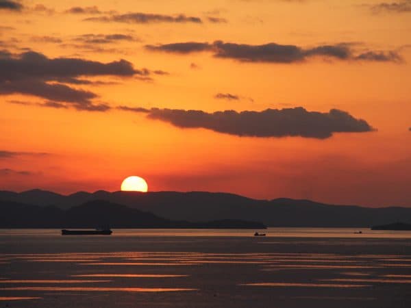 濑户内海景观与夕阳