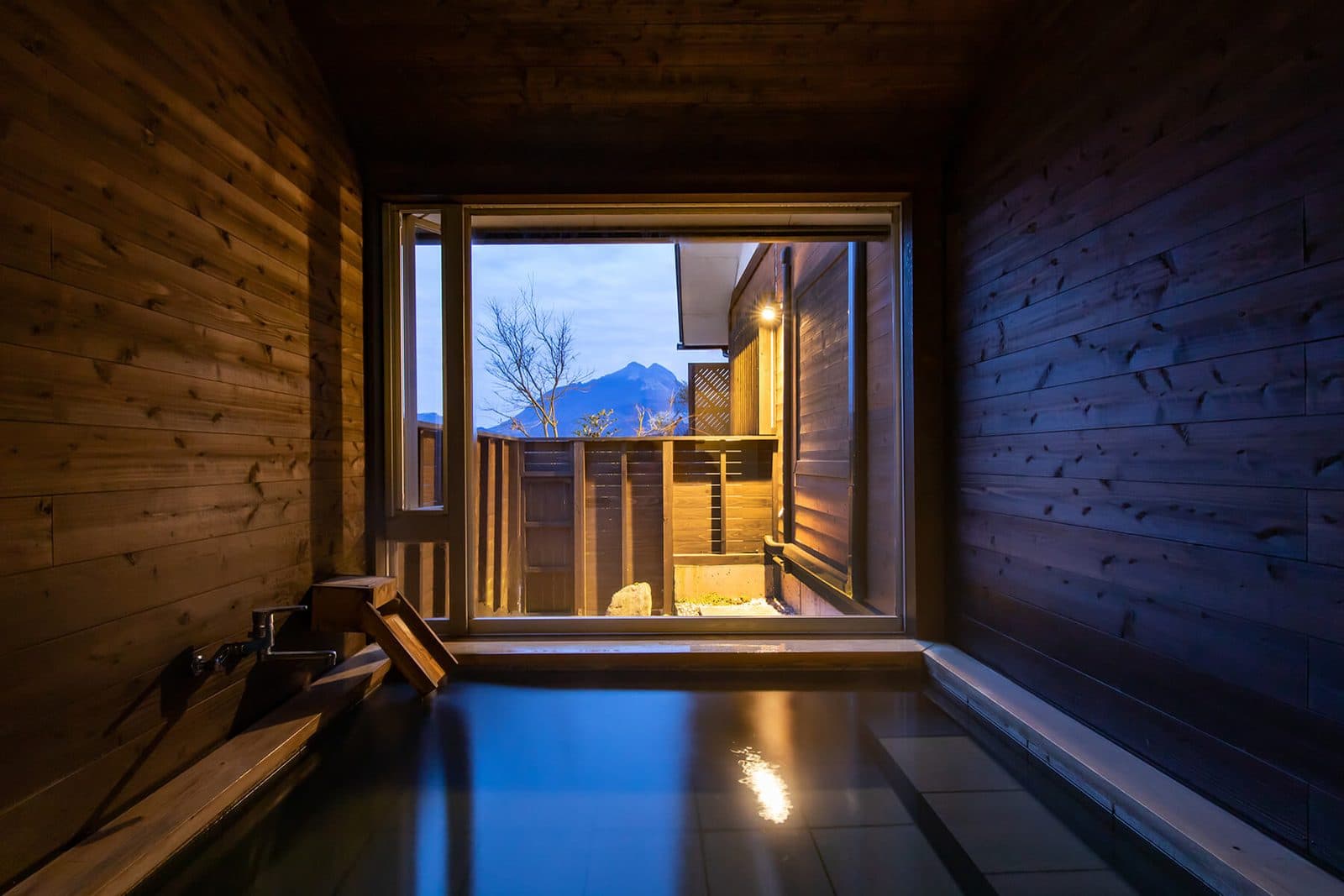 pH 9.1 in-room onsen