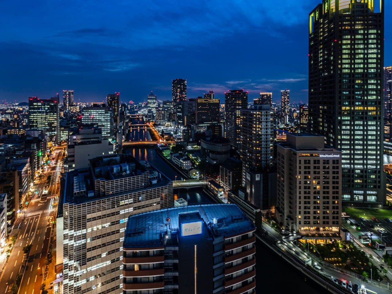 高层客房夜景