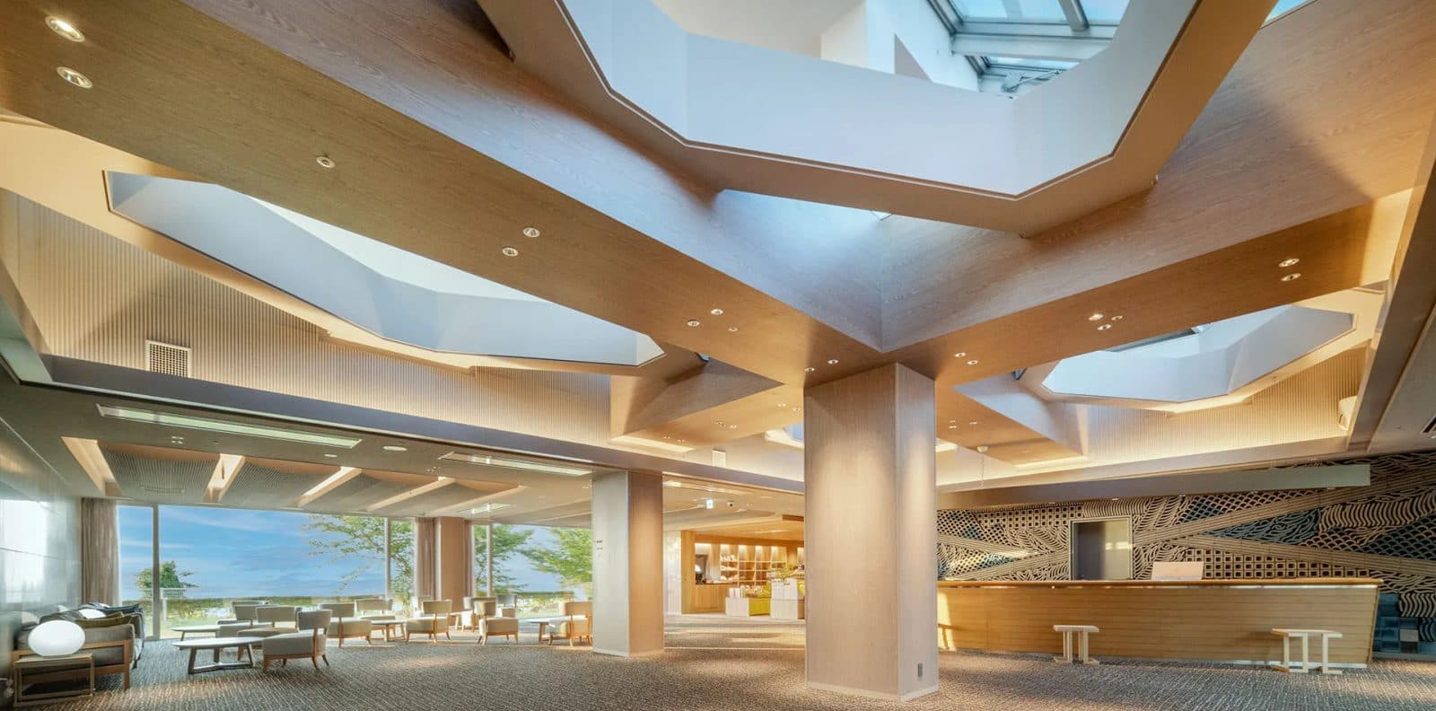 Sea-view lobby