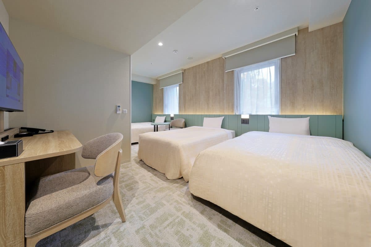 Universal room for three