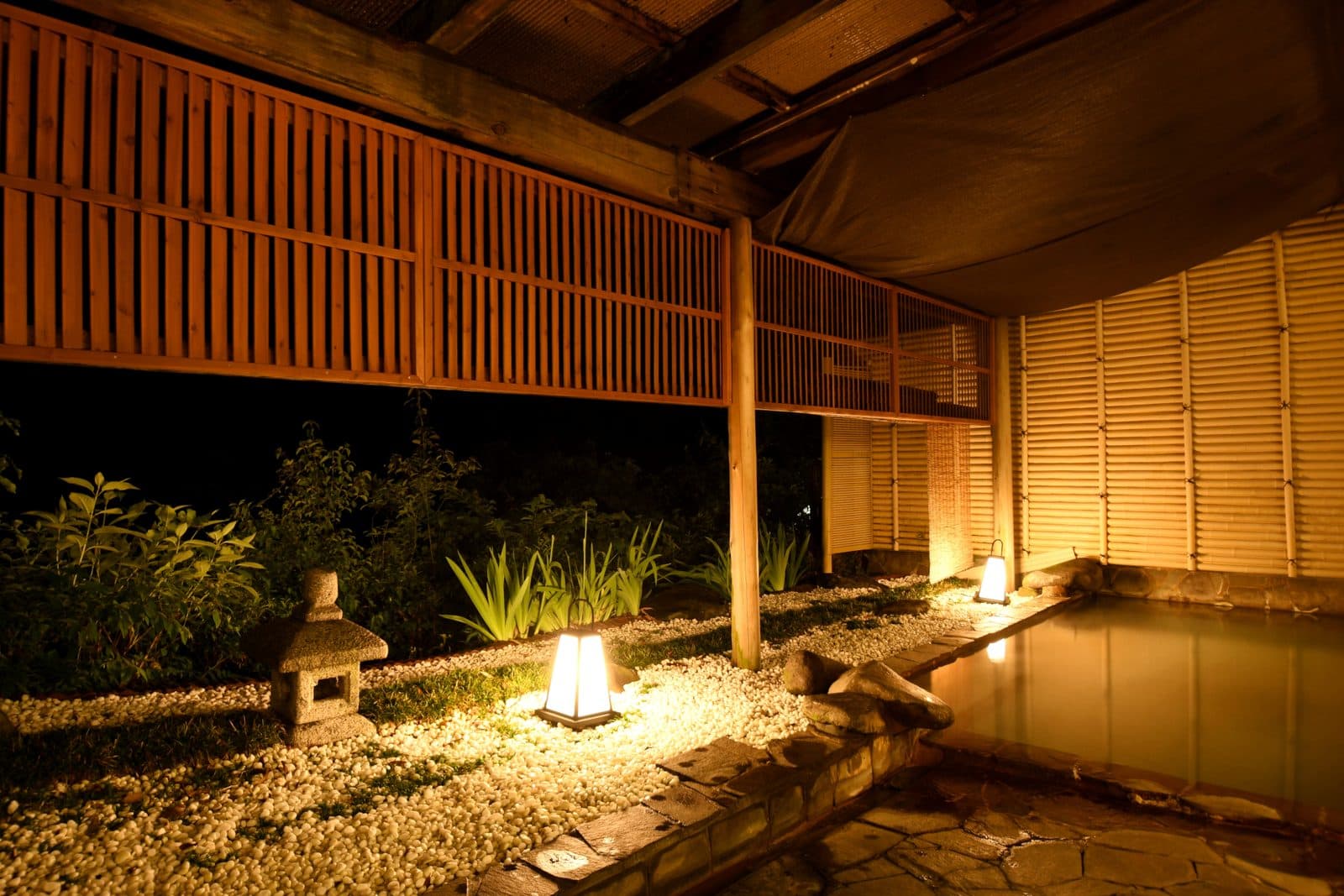 Owakudani milky onsen