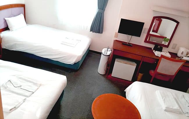 Triple rooms for groups