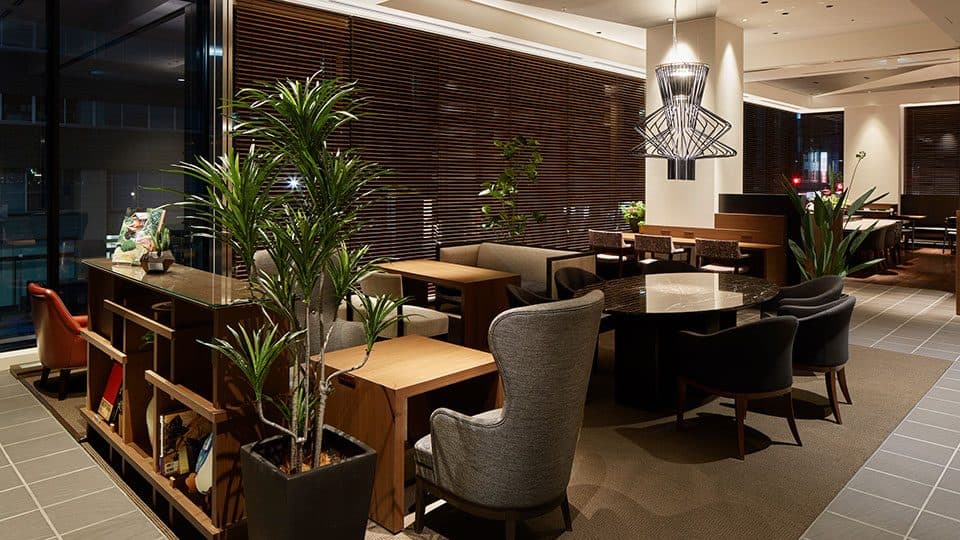 Guest-only lounge