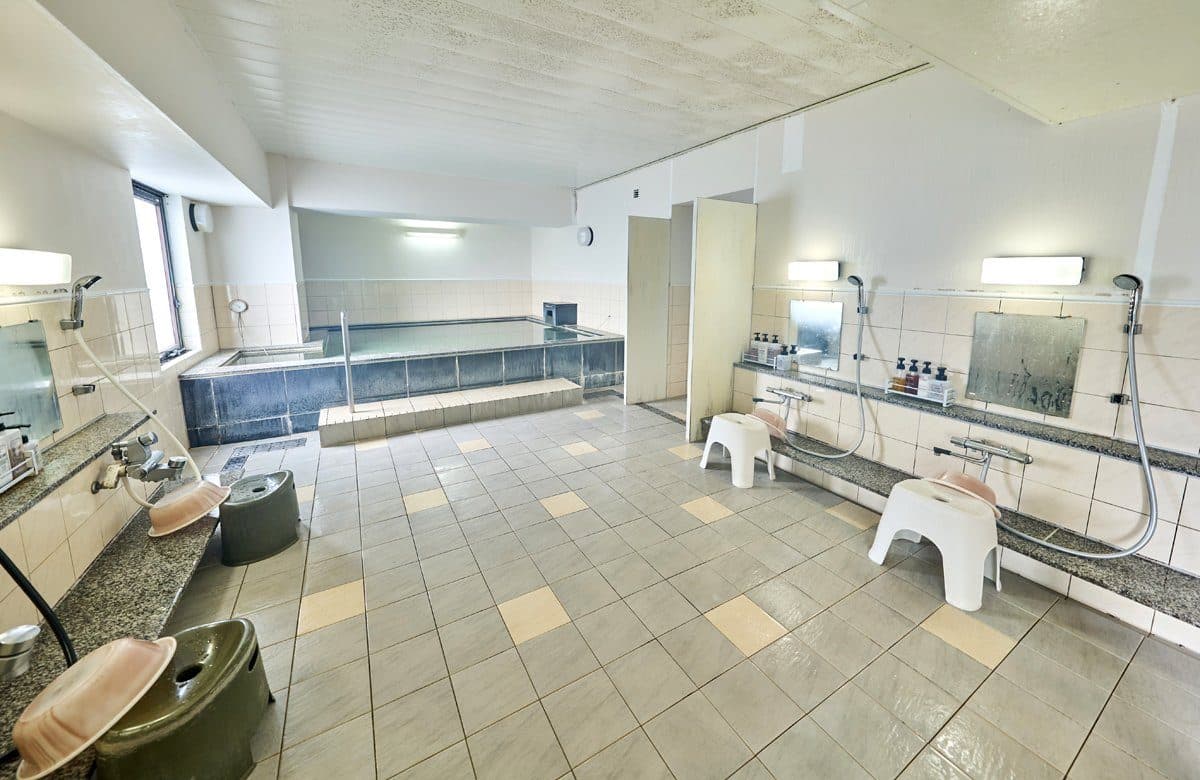 Men's large bath