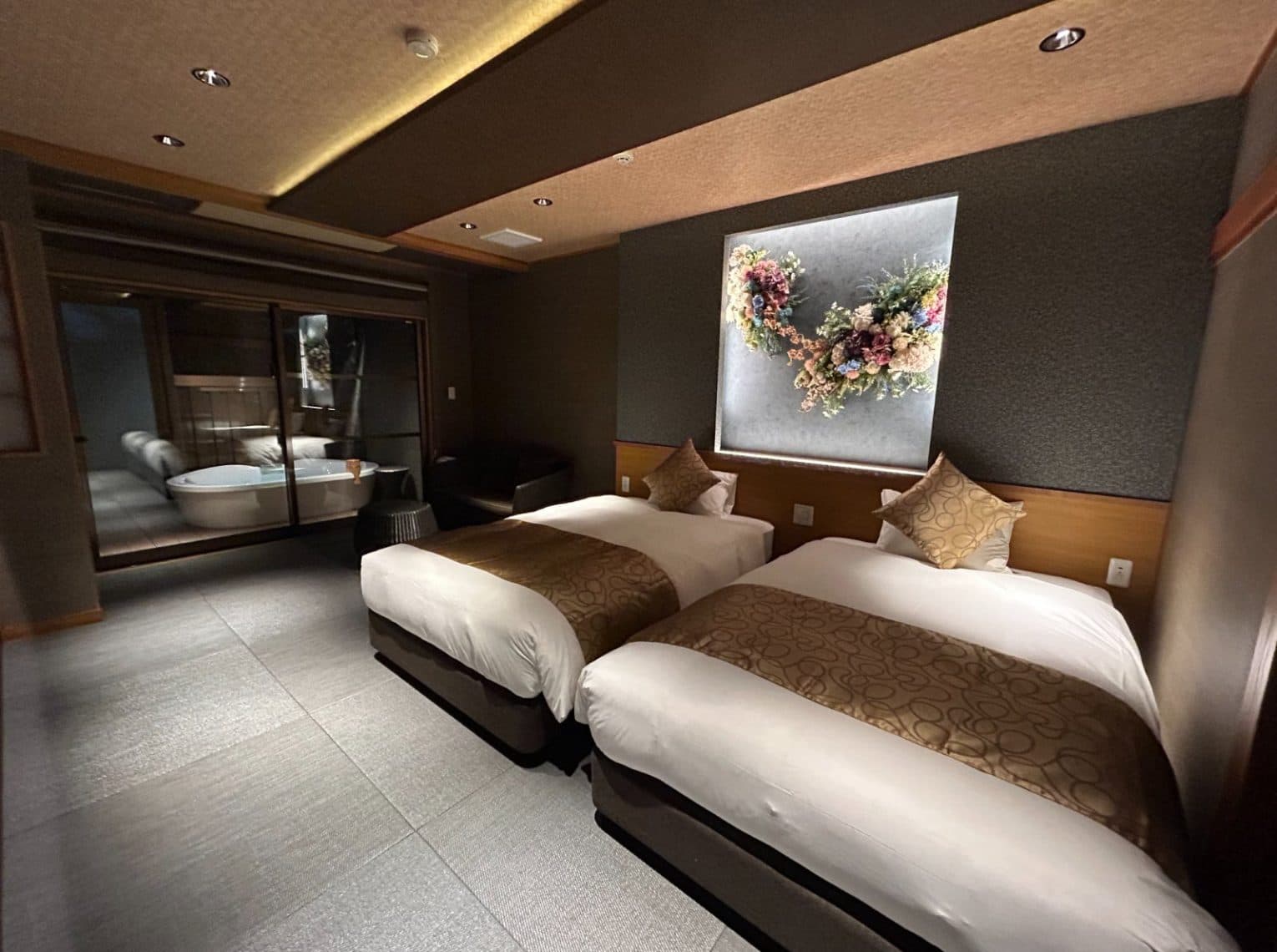 Rooms with open-air baths