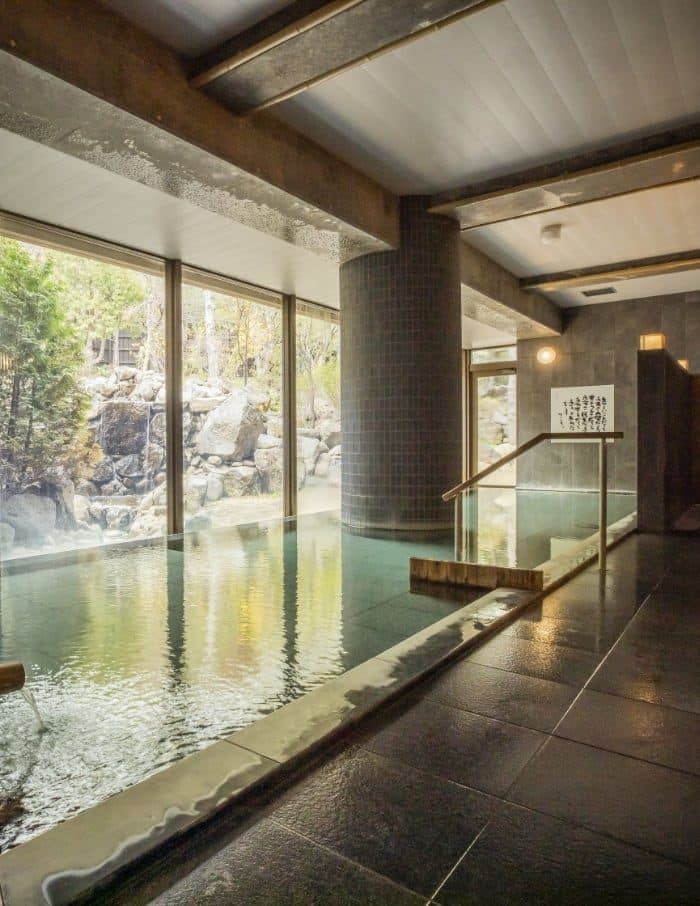 Three-floor bath wing