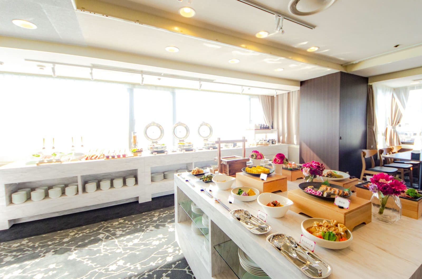 30-item breakfast buffet