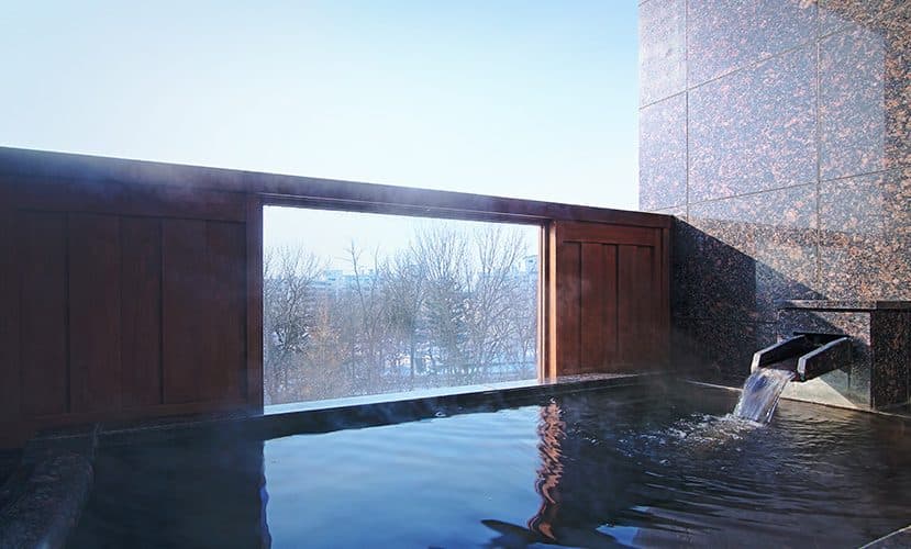 Private open-air baths and saunas