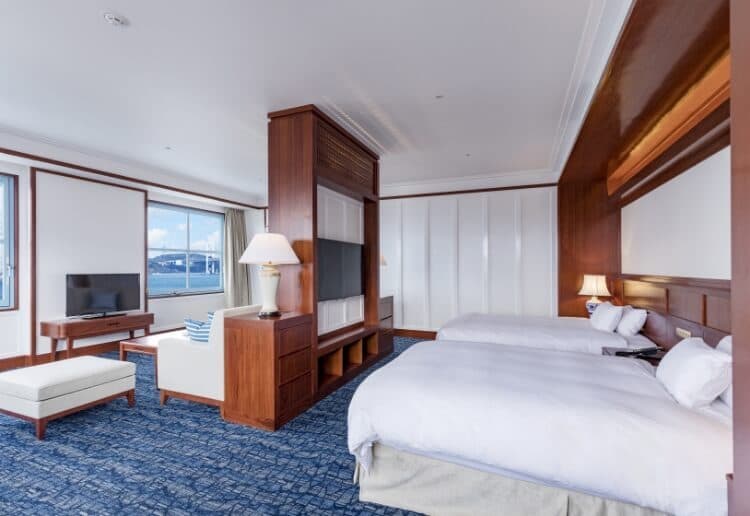 Cruise-ship Premier Floor