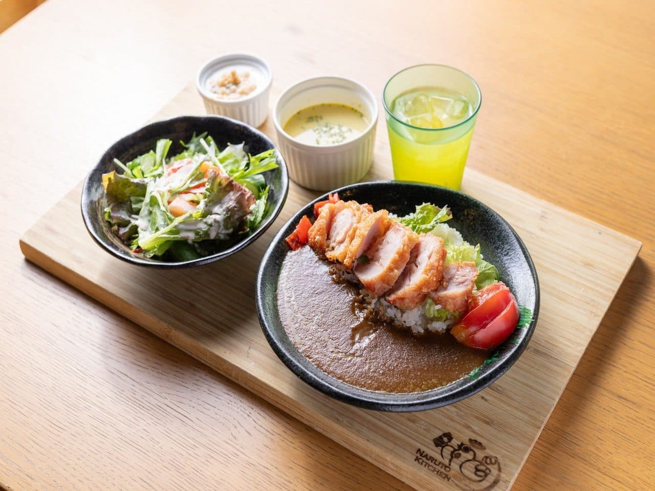 닭 요리 중심 조식